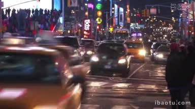 在时代广场拍摄的夜间<strong>城市</strong>交通和行人的时间间隔